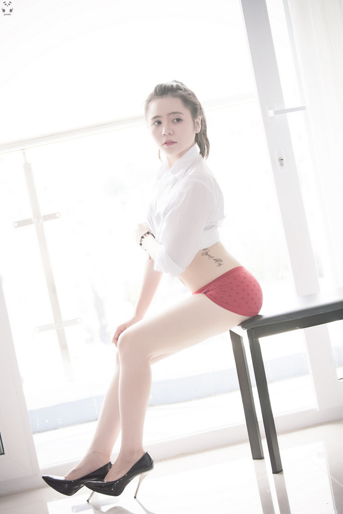 女员工的付出中字